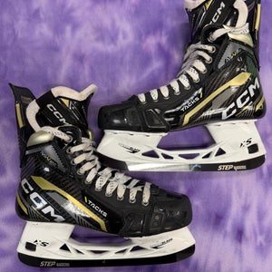 Senior CCM AS-V Pro Hockey Skates 8.5 (Used)