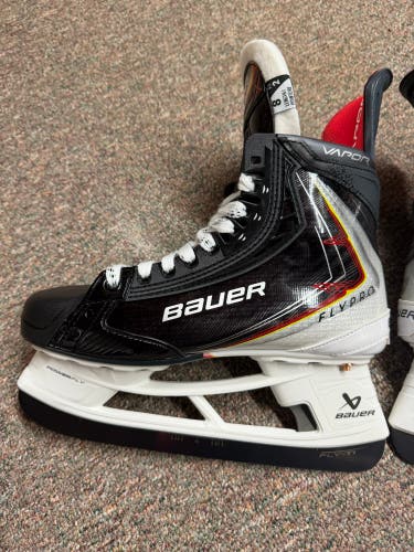 New Bauer Vapor FlyPro Hockey Skates Size 8 (Fit 2) w/ Fly-Ti Steel