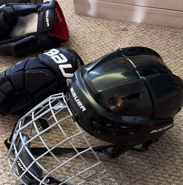 Large Bauer Re-Akt 75 Helmet with Cage
