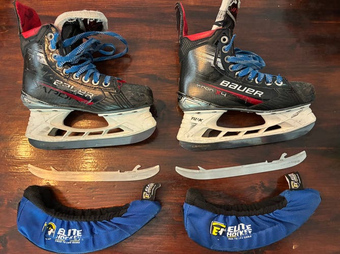 2023 Bauer Vapor X4 Hockey Skates Regular Width Size 4 (Used)