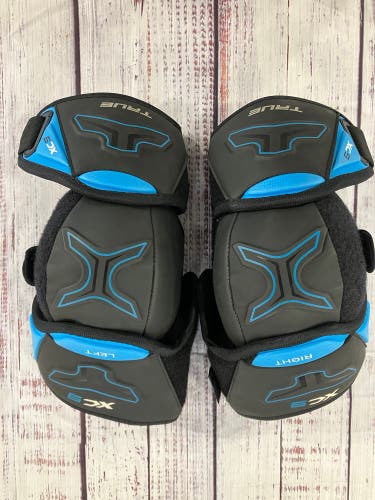 Senior Medium True Xc9 Elbow Pads (New)