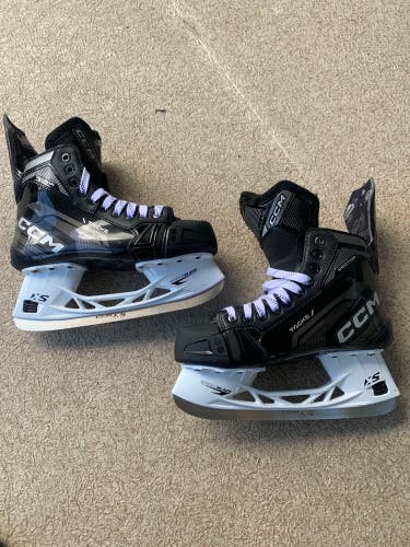 LIKE NEW CCM Tacks Vector Hockey Skates Regular Width Size 6.5 (Used)