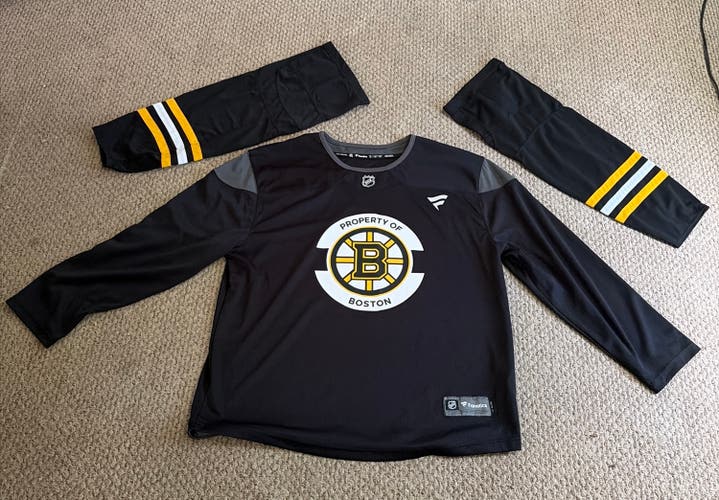 Fanatics Boston Bruins Practice Jersey + Bruins Socks