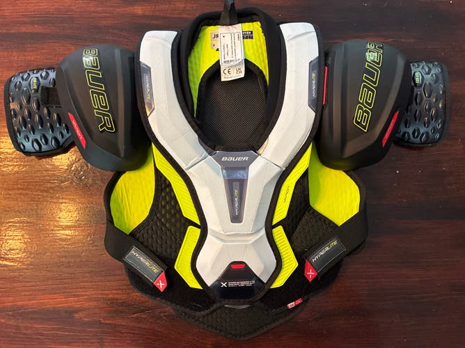Medium Junior Bauer Vapor Hyperlite Shoulder Pads (Used)