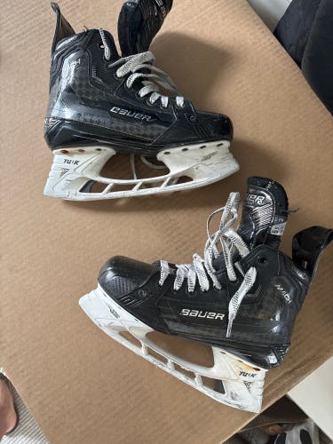 Black 2022 Bauer Supreme Mach Hockey Skates Size 5.5 (Used)