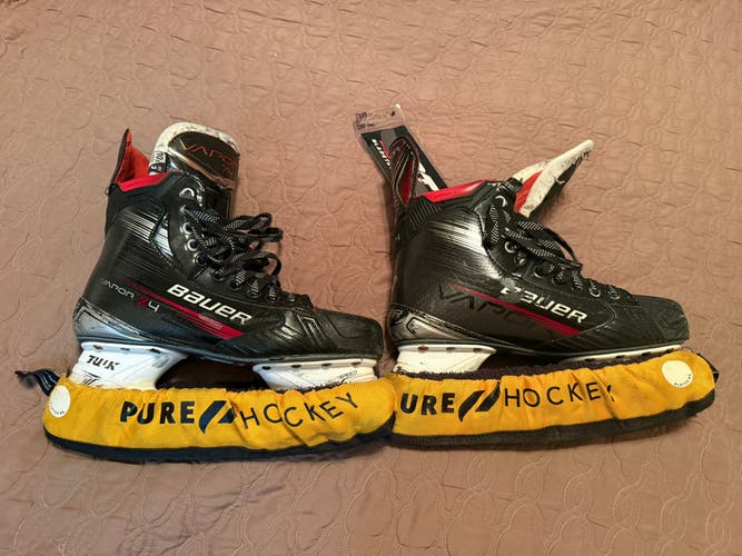 Black 2023 Bauer Vapor X4 Hockey Skates 10.5 (Used)