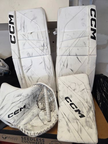 34" CCM Extreme Flex 6.5 Regular Goalie Full Set (Used)