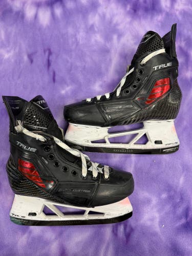 Intermediate True SVH Hockey Skates Regular Width 6.5 (Used)