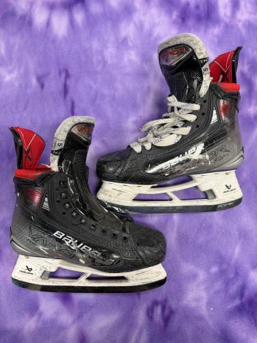 Intermediate Bauer Vapor X5 Pro Hockey Skates Size 5 (Used)