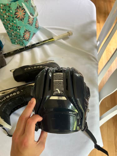 Medium Bauer Re-Akt 150 Helmet (Used)