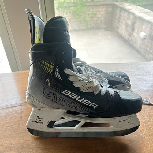 Bauer Vapor Hyperlite 2 Skates Pro Stock 9.5 (Used)