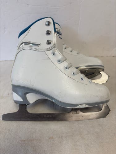 Jackson Ultima Figure Skates B Adult 4 (Used)
