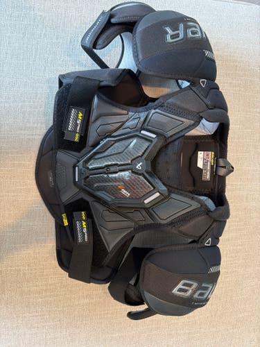 Men's Medium Intermediate Bauer Supreme M5 Pro Shoulder Pads (Used)