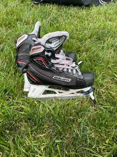 Bauer X700 Hockey Goalie Skates Size 3 (Used)