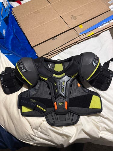 Men's Large Senior CCM Tacks XF Shoulder Pads (Used)