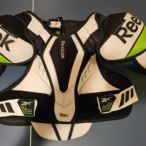 Men's Medium Senior Reebok 16K Shoulder Pads (Used)