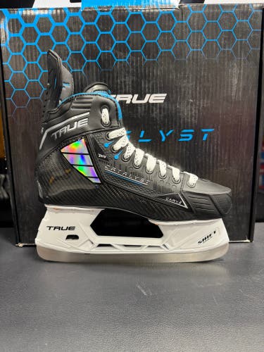 2024 True Catalyst 7x4 Hockey Skates Regular Width (New)