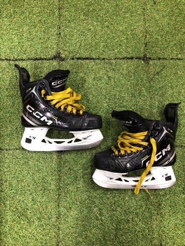 Junior CCM Tacks XF 80 Hockey Skates Regular Width Size 3.5 (Used)