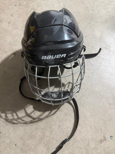 Large Bauer 2100 Helmet (Used)