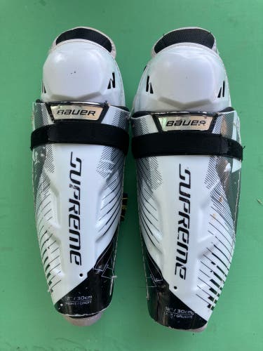 Junior Bauer Supreme Elite Shin Pads 12" (Used)