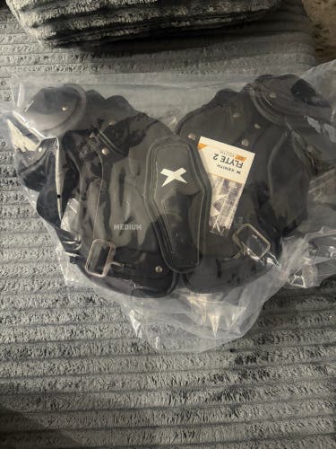 Small Youth Xenith Flyte Shoulder Pads (New)
