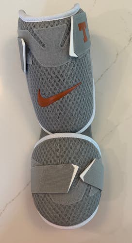 Texas Longhorns Batters Leg Guard PE