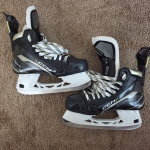 Black CCM AS-V Hockey Skates Regular Width 8 (Used)