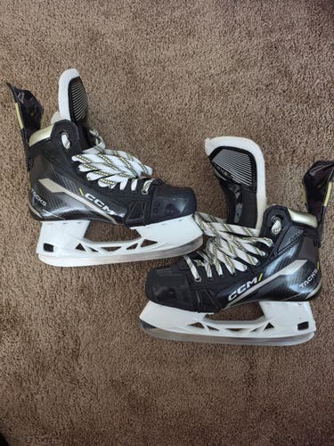 Black CCM AS-V Hockey Skates Regular Width 8 (Used)