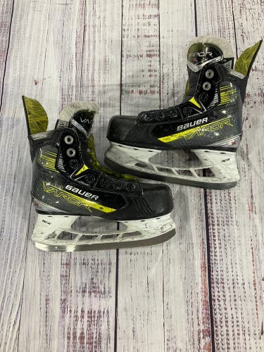 Youth Bauer Vapor X4 Hockey Skates Regular Width 13.5 (Used)