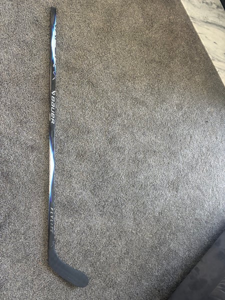 Intermediate Bauer Vapor flylite Left Hand Hockey Stick P28 55 Flex (New)