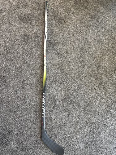 Intermediate Bauer Vapor Hyperlite 2 Left Hand Hockey Stick P90TM 55 Flex (Used)