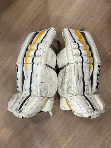 24"+1 Junior CCM Extreme Flex 760 Goalie Leg Pads