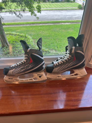 Bauer Vapor X15 Hockey Skates Regular Width 9 (Used)