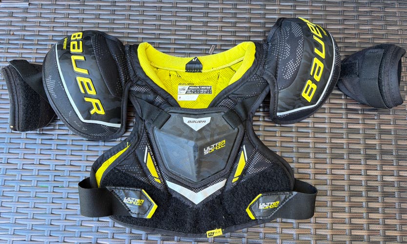 Men's Medium Youth Bauer Supreme Ultrasonic Shoulder Pads (Used)