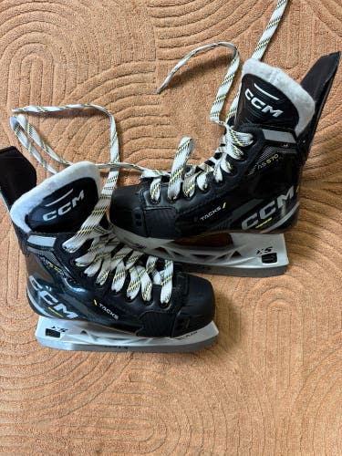 Junior CCM Tacks AS-570 Hockey Skates Regular Width Size 1 (Used)