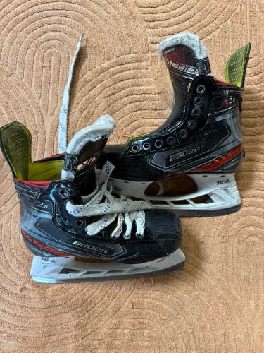 Junior Bauer Vapor X2.9 Hockey Skates Regular Width Size 2 (Used)