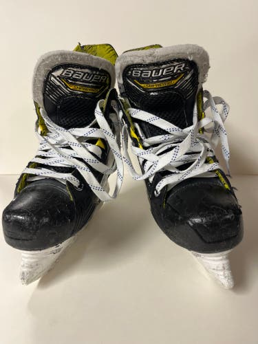 2022 Bauer Supreme M4 Hockey Skates Regular Width Size 3 (Used)