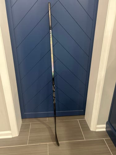 Youth CCM JetSpeed FT8 Pro Right Handed Hockey Stick P28 30 Flex (Used)