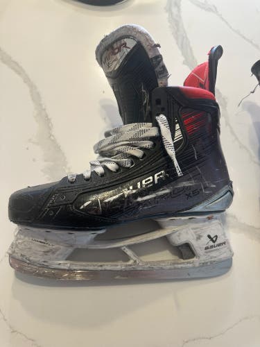 2023 Bauer Vapor X5 Pro Hockey Skates 8.5 (Used)
