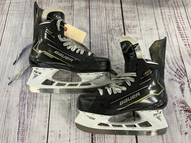 Senior Bauer Supreme M40 Hockey Skates 9 Fit 2 (Used)