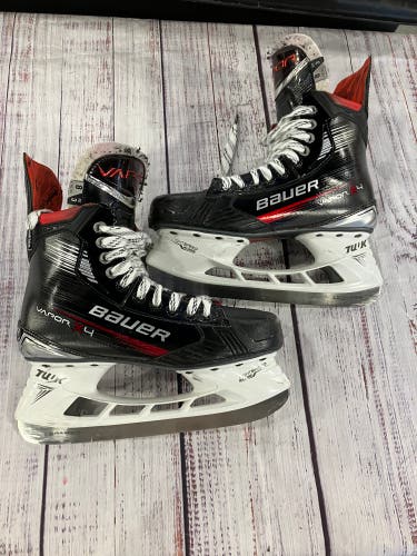 Senior Bauer Vapor X4 Hockey Skates 8 Fit 3 (Used)