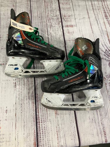 Junior True HZRDUS 5x Hockey Skates Regular Width Size 2 (Used)