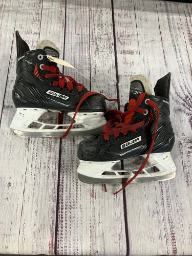 Youth Bauer Vapor VOLT Hockey Skates Regular Width 13 (Used)