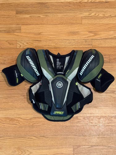Men's Small Senior Warrior ALPHA LX PRO Shoulder Pads (Used)