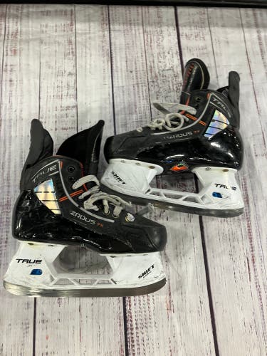 Junior True HZRDUS 7x Hockey Skates Regular Width Size 3.5 (Used)