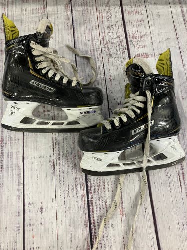 Junior Bauer Supreme Comp Hockey Skates Regular Width Size 3.5 (Used)