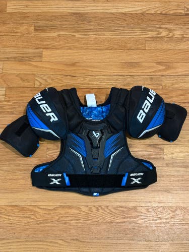 Large Intermediate Bauer X Shoulder Pads (Used)