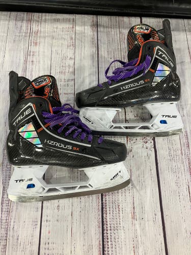 Senior True HZRDUS 9x Hockey Skates Regular Width 8.5 (Used)