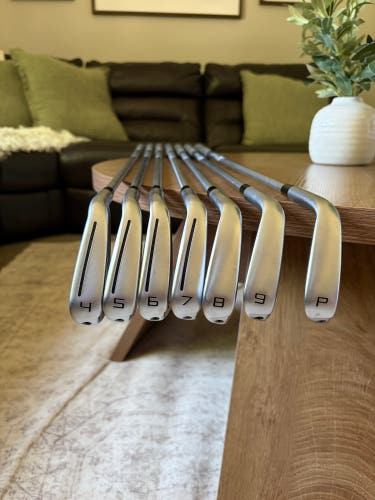 Taylormade p790 Iron set (4-pw) steel stiff shafts - MINT