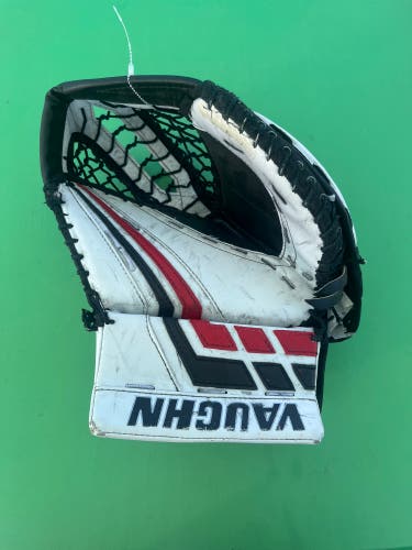 Senior Vaughn Velocity VE8 Goalie Gloves Regular